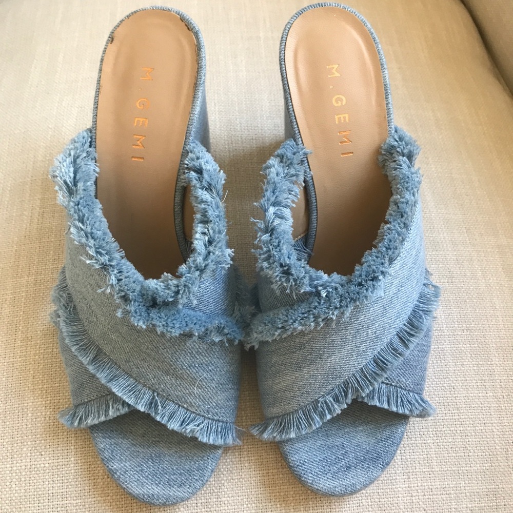 Sandal With A Block Heel. - image 1